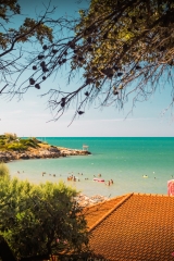 Blick vom Campingplatz San Nicola bei Peschici zum Trabucco „Mimì“